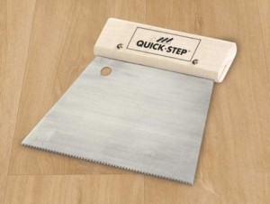 Szpachelka do kleju Quick-Step Vinyl Glue - WINYL
